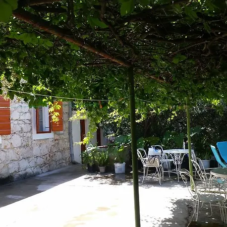 Shangri-la Milna (Hvar)