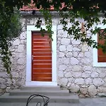 Shangri-la Milna (Hvar)