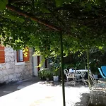 Shangri-la Milna (Hvar)