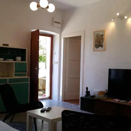 Shangri-la Milna (Hvar)